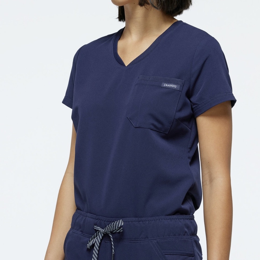 Jaanuu Women's 2-Pocket Tuck-In Top Size Medium Tags Still on